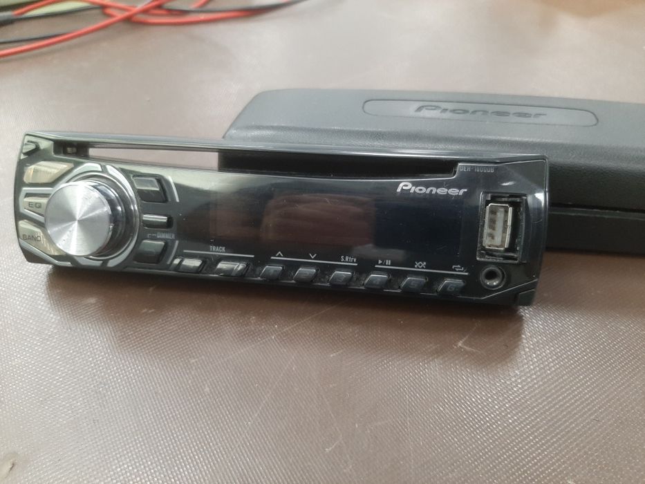 Painel frontal de autoradio