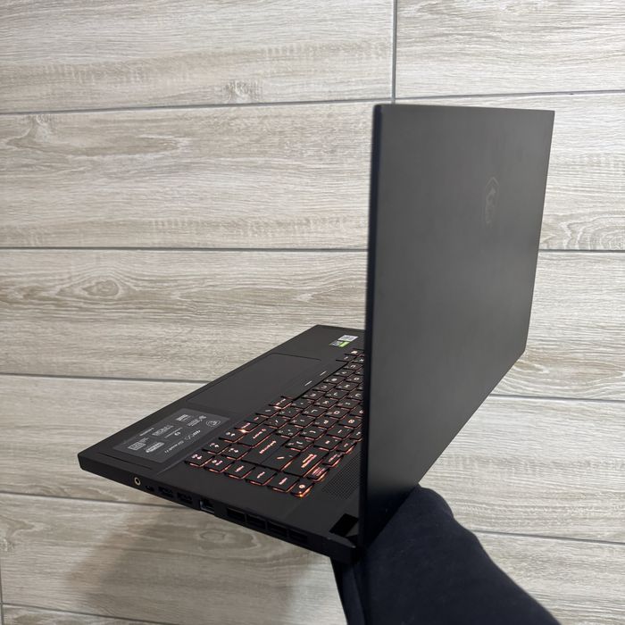 Ігровий ноутбук MSI i7 10750, Rtx 2060, 240Hz