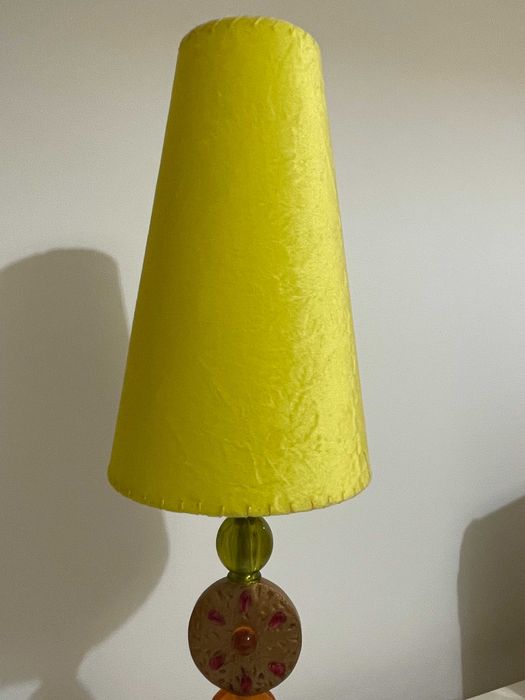 Candeeiro "Gato Preto" colorido c/ pedras