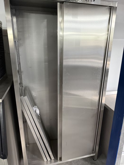 Louceiro em inox , 3 prateleiras  armário completamente fechado