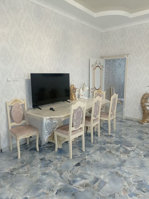 Новий будинок в передмісті Чернігова. Старий Білоус. Центр.