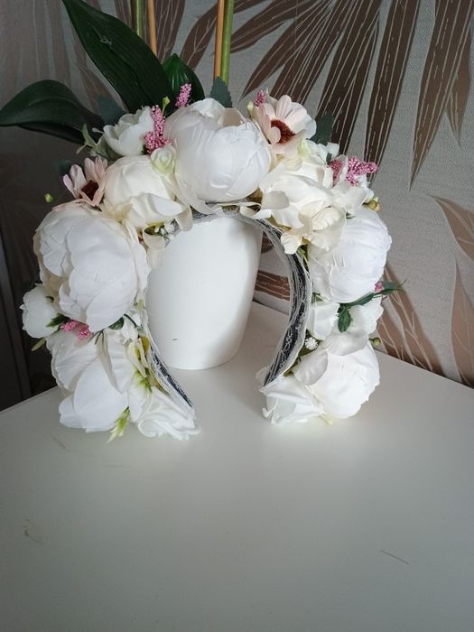 Biały wianek na głowę opaska kwiatowa