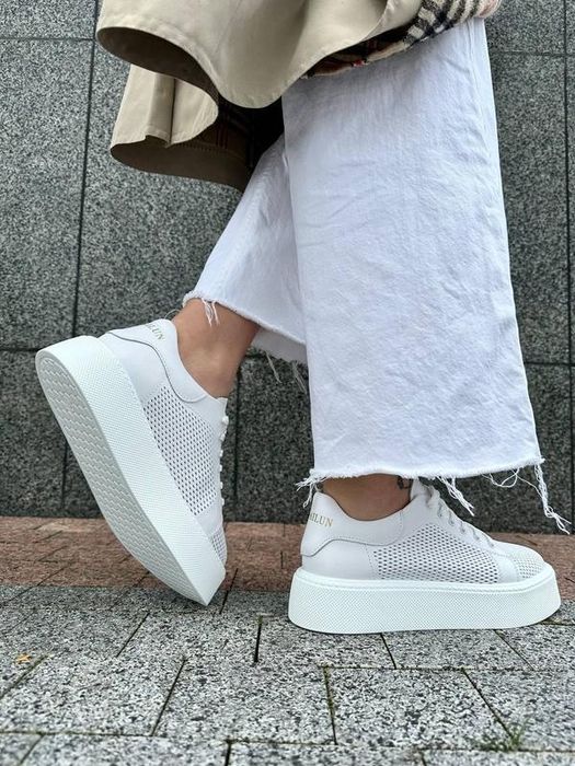 Жіночі кросівки білі шкіряні
