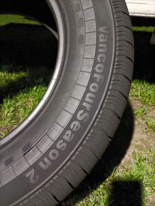 Continental 225/65/16C, całoroczne, super para 9mm wielosezonowe