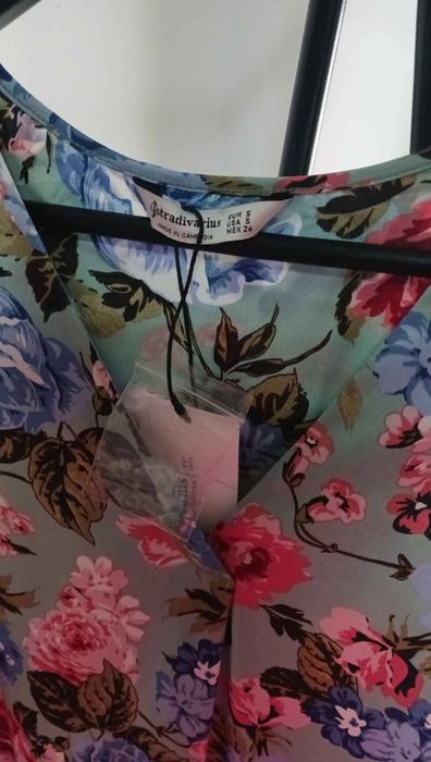 Blusas da Stradivarius