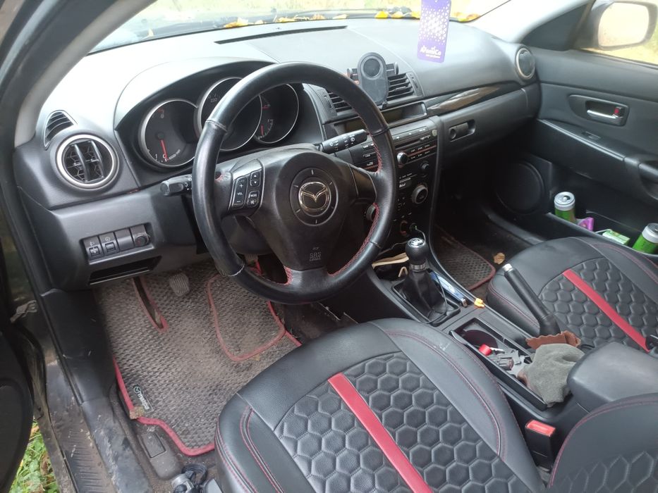 мазда 3 2005 року