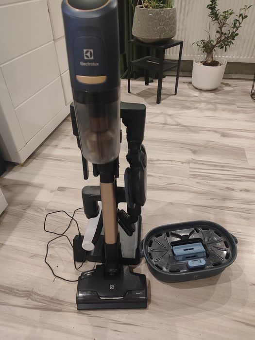 Odkurzacz bezprzewodowy Electrolux Power Hygienic 800 + funkcja mycia
