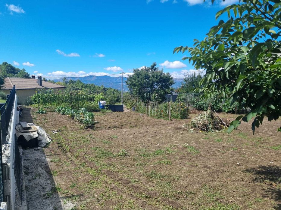 Terreno para construção em Mouçós e Lamares