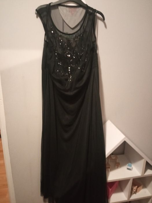 Czarna sukienka 44