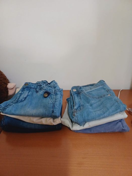 Lote de roupa de criança dos 2 aos 4 anos