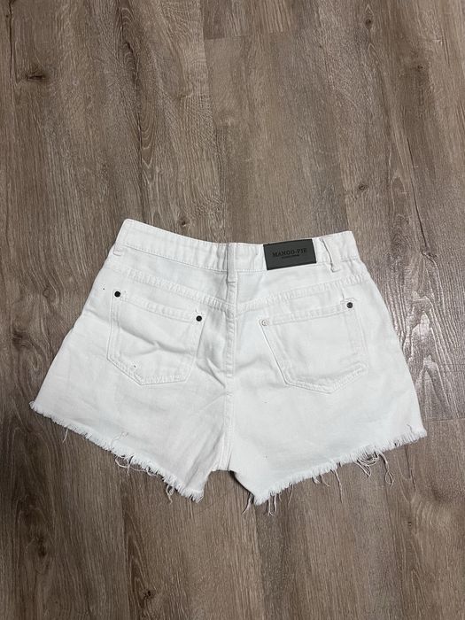 Джинсові шорти. Білого кольору.