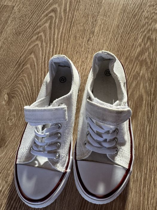 Продам дитячі кети 32 р у , гарному стані