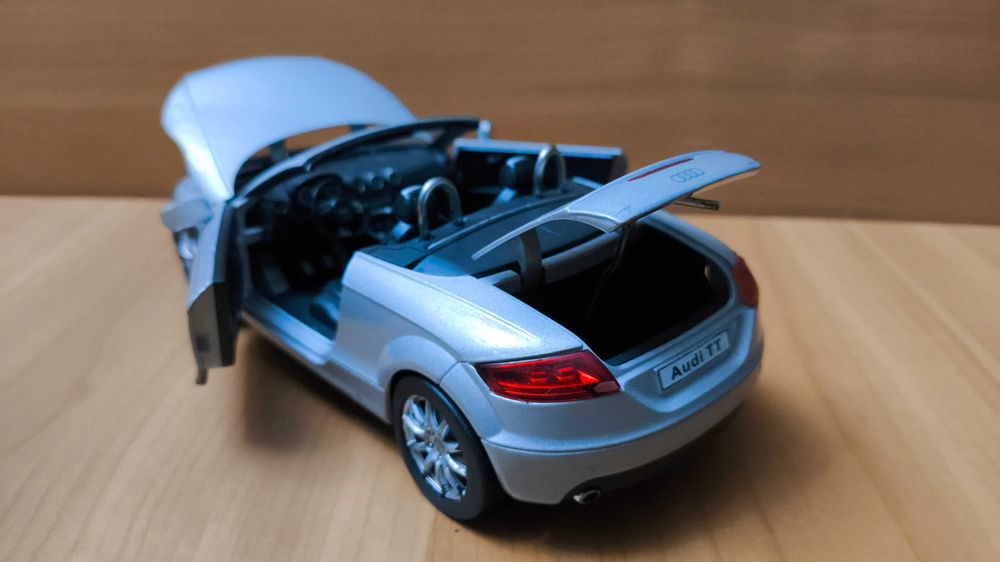 Іграшкова машинка Audi TT 1.24 Hongwell