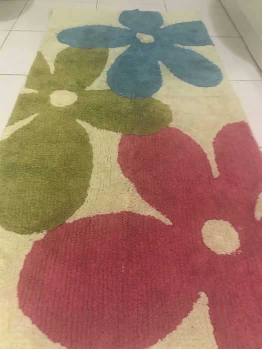 Tapete flores tres cores