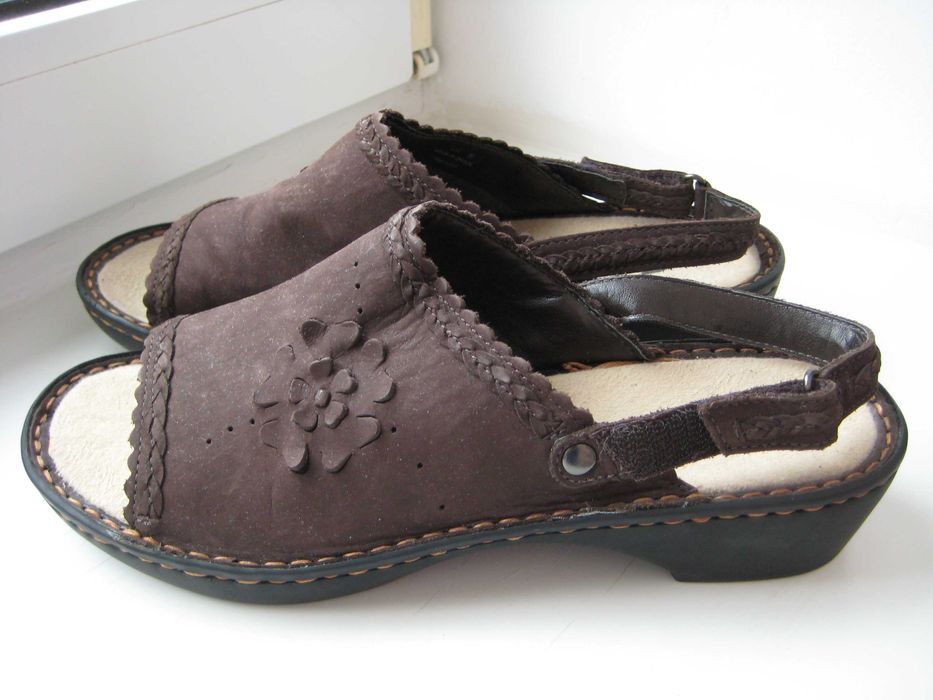 Нові шкіряні босоніжки clarks 37р. 24 см.