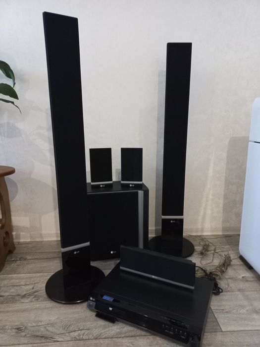 Домашний кинотеатр LG XH-T5020X (акустическая система 5.1 500Вт)