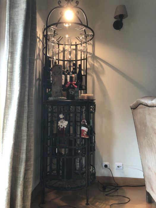 Bar Garrafeira em Ferro Forjado Iluminada