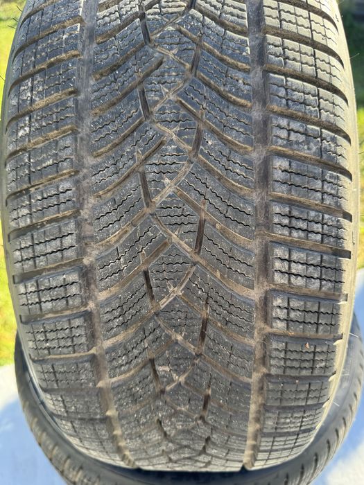 Goodyear ultragrip 245/40.R19