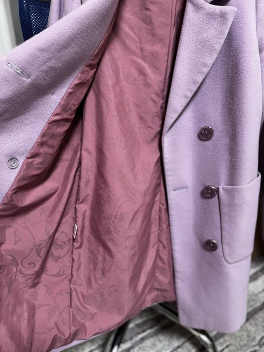 Пальто жіноче бузкового кольору