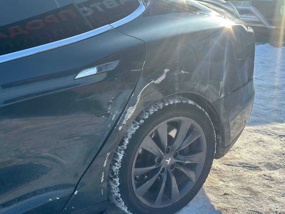 Tesla Model S  2014 85 kWh  Performance