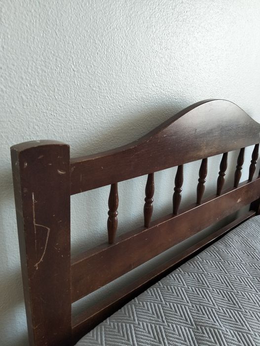 Cama de Solteiro em madeira