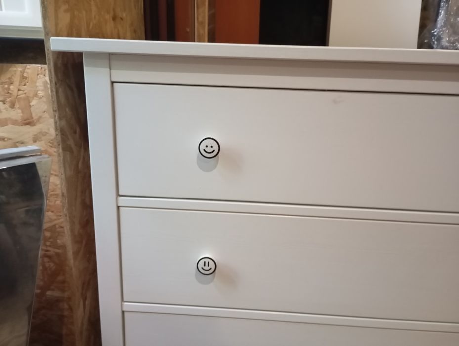 Cómoda branca com 3 gavetas