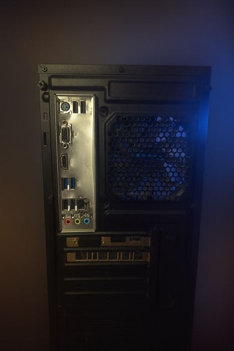 Продам гарного ПК 2022 року i5 10400F, Nvidia GeForce GTX 1650, ОЗП 16