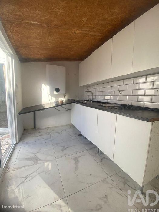 Casa / Villa T1 em Charneca de Caparica e Sobreda