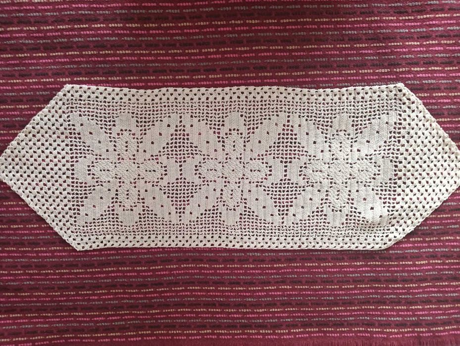 Naperon de Renda Crochet pérola motivo 3 flores 72x25cm