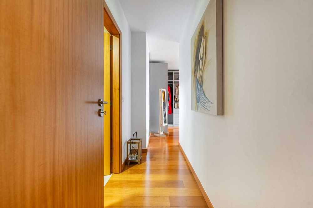 Apartamento  T4 com areas de moradia