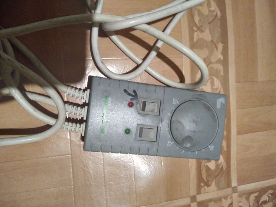 Termostat z czujnikiem do pompy