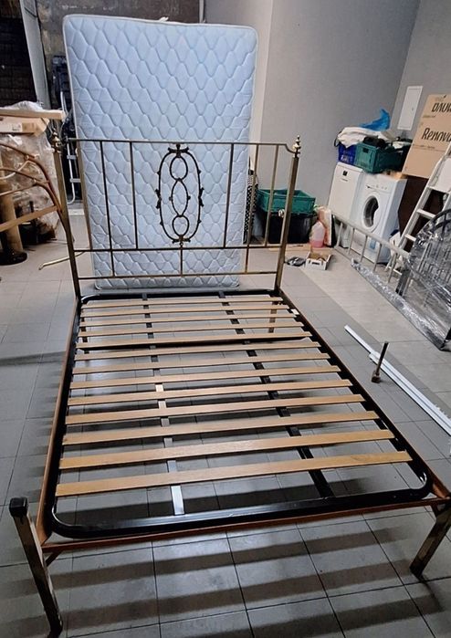 Cama vintagem em bronze