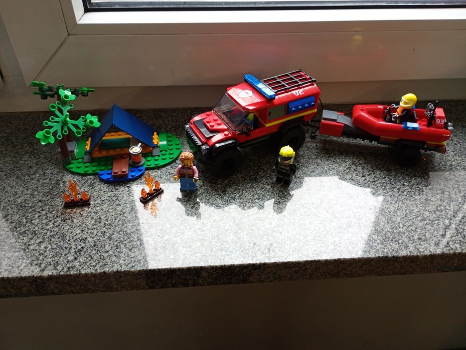 Lego 60412 Wóz strażacki z łodzią ratunkową