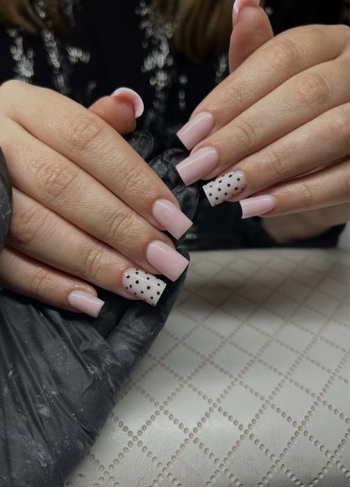 Przedłużanie paznokci /hybryda/ zel na płytce/pedicure