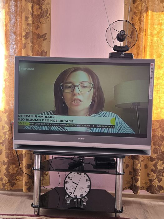 Продам проєкційний телевізор Sony Bravia 50" дюймів з Т2 і антеною