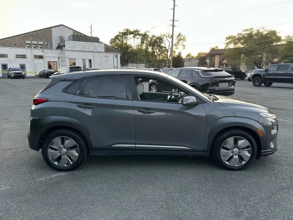 Hyundai Kona      2021