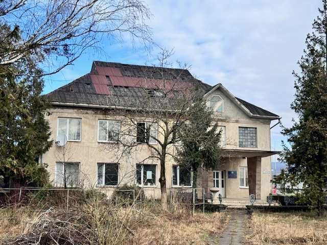 Масштабна промислова локація: 2000 м² інфраструктури в передмісті Ужгорода