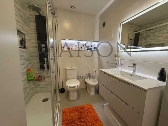 Apartamento T2 renovado em localização privilegiada.