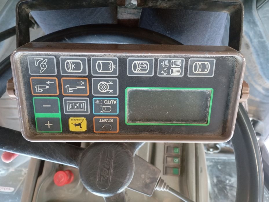 Prasa rolującą John Deere 550 szeroki podbieracz nie