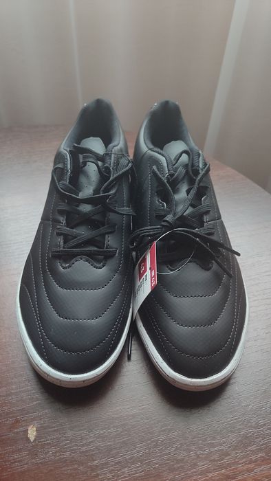 Бутси Kipsta 100 Futsal, нові, розмір 43