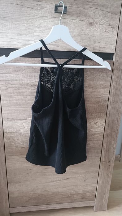 Czarny crop top Sinsay