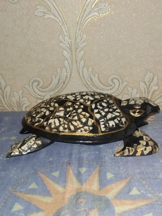 Сувенир черепаха из дерева