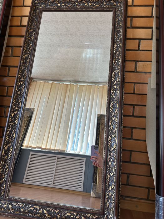 Новые зеркала , большие с красивой рамой.
