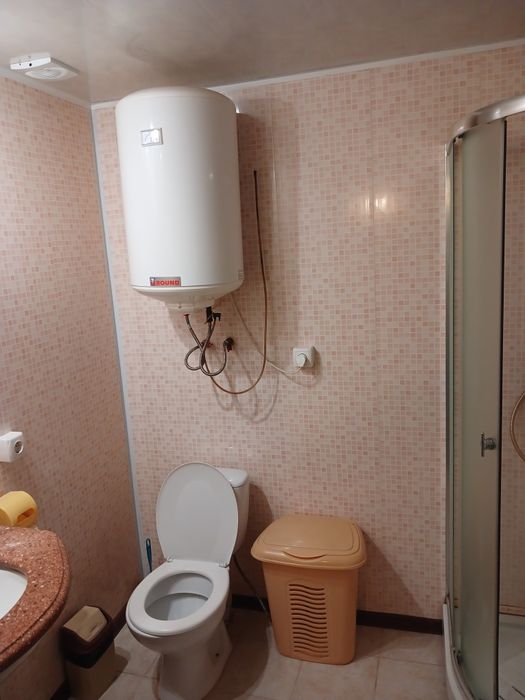 Сдам домик(ЗДАМ будиночок) с местом для автомобиля во дворе