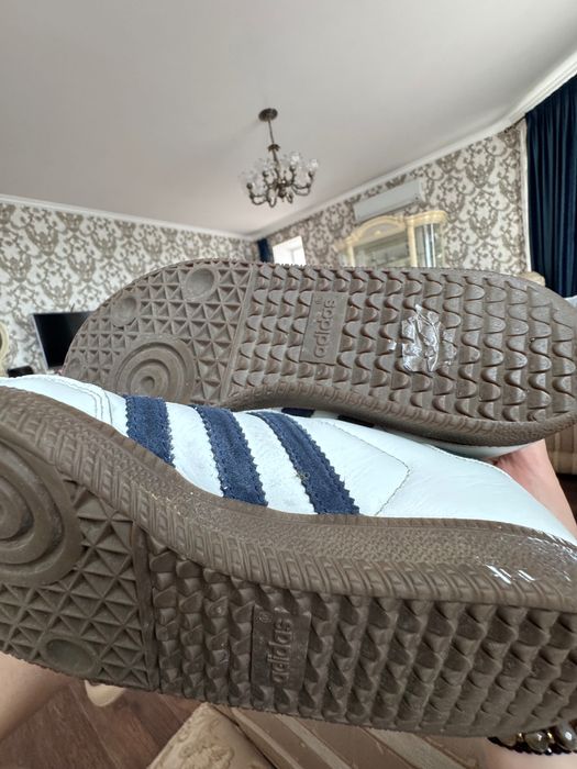 Кросівки унісекс адідас