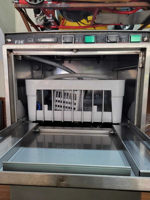 Máquina de lavar chavenas - LaCimbali F3E