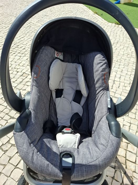 Carrinho stoke com cadeira de passeio e ovo