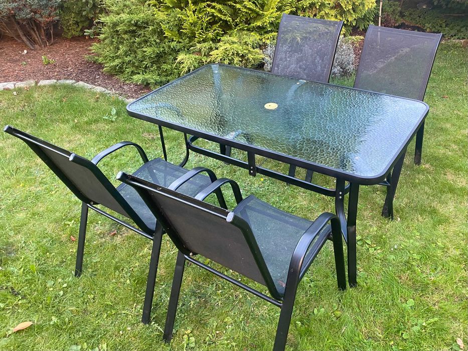 Stół szklany hartowany malowany proszkowo 140x80 cm + 4 krzesła – STAN BDB, Aluminium