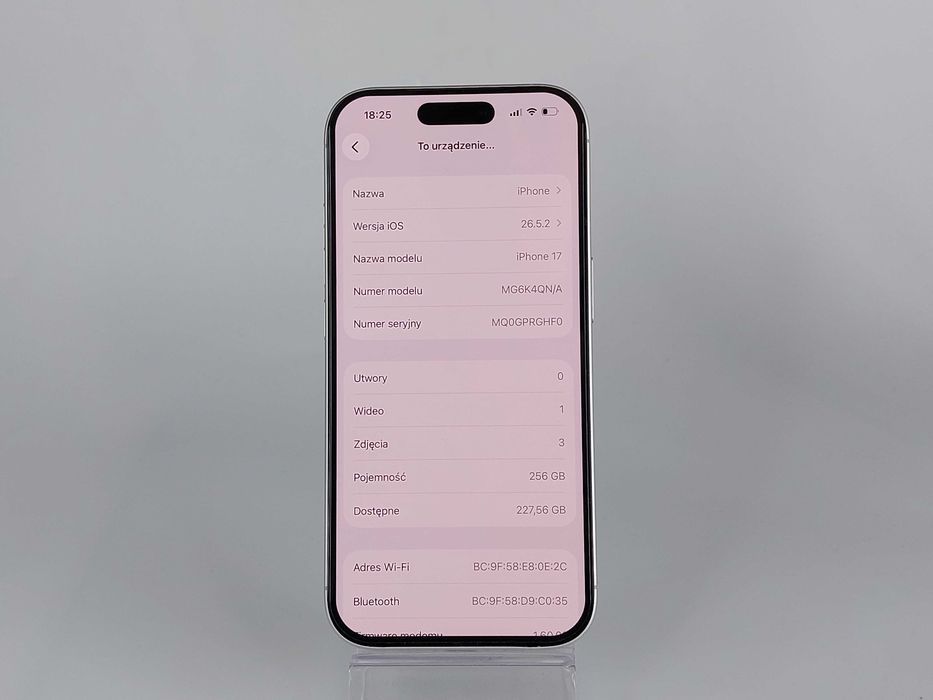 Apple iPhone 17 8 GB / 256 GB 5G Biały - Bardzo Dobry Stan