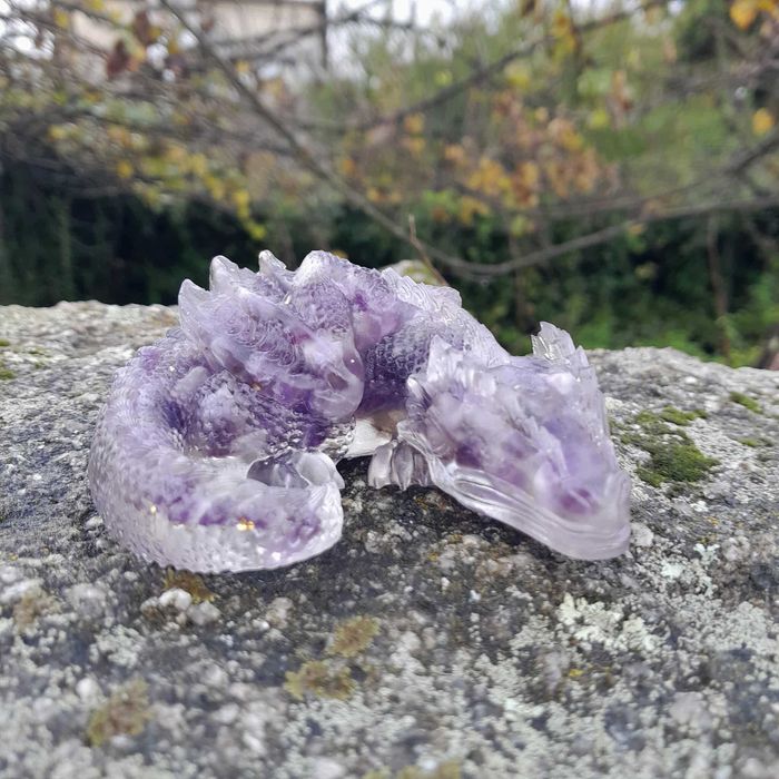 Dragões em pedra semipreciosas